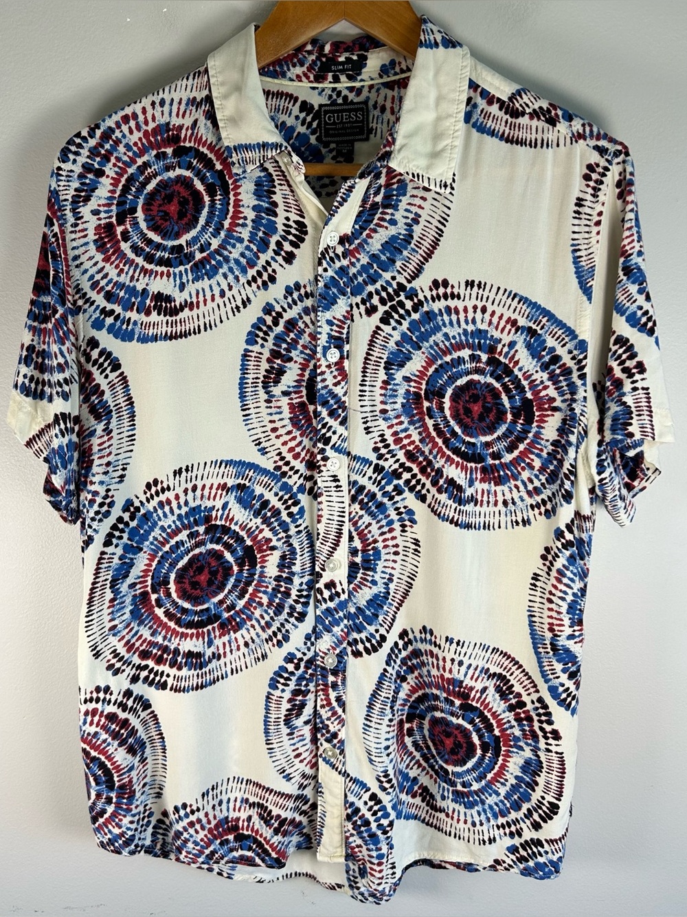 Guess Men’s Eco Rayon Button Up Shirt M Multicolor Abstract Design Slim Fit EUC